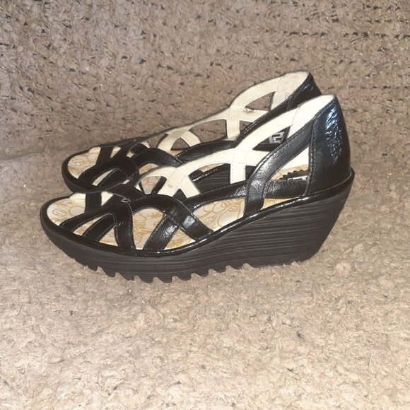 FLY LONDON-Yadi-Black Patent Leather Platform Wedge-Cage Cut-Out-Sz 39-Excellent - Picture 2 of 7
